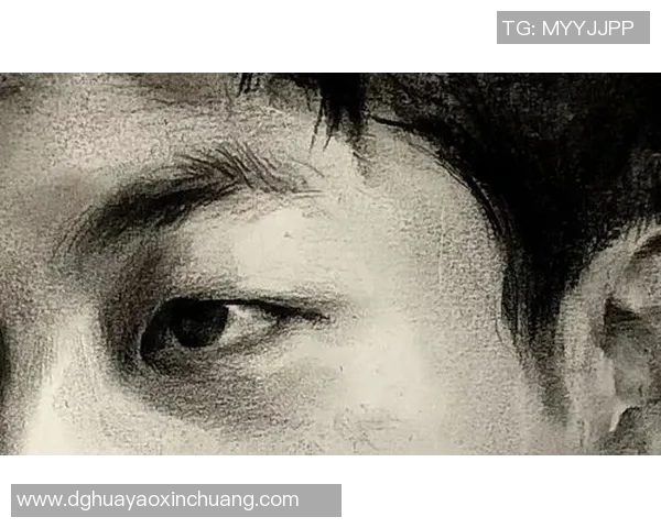 足球球星素描头像展示:细腻刻画传奇人物的艺术魅力与风采